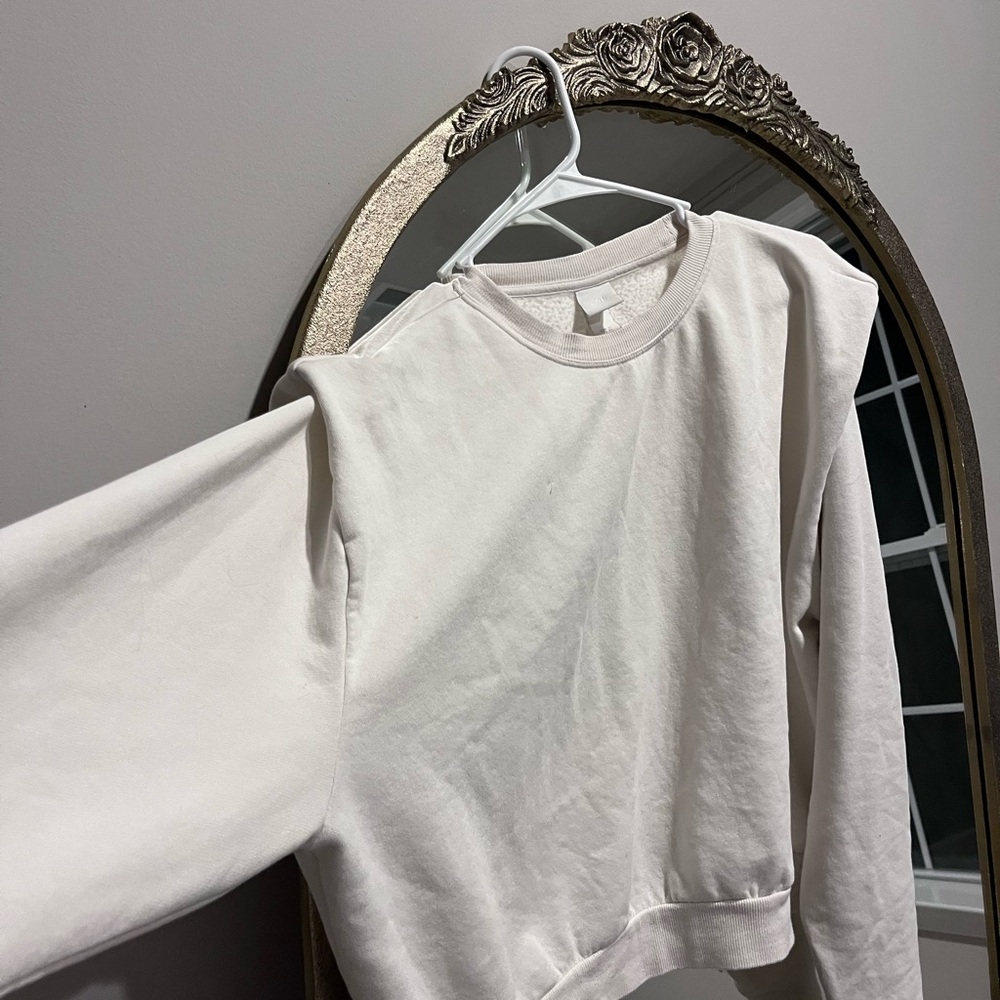 XL, white sweater from H&M, with puffy shoulder sleeves